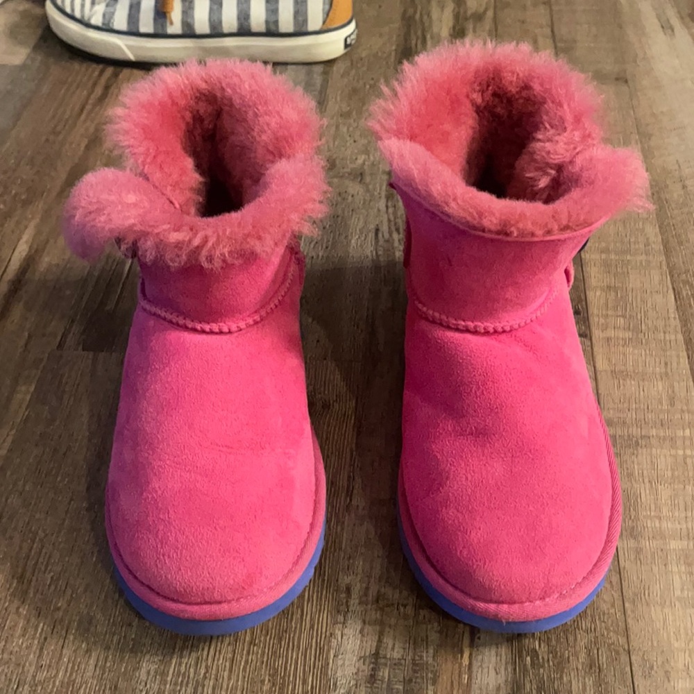 *UGG* pink boots ; size: K 4 W 5.5 ; condition: *LIKE NEW*